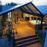 Urban Hacienda Downtown, Tranquil, Spacious, Jacuzzi