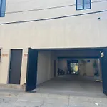 Urban Hacienda Downtown, Tranquil, Spacious, Jacuzzi
