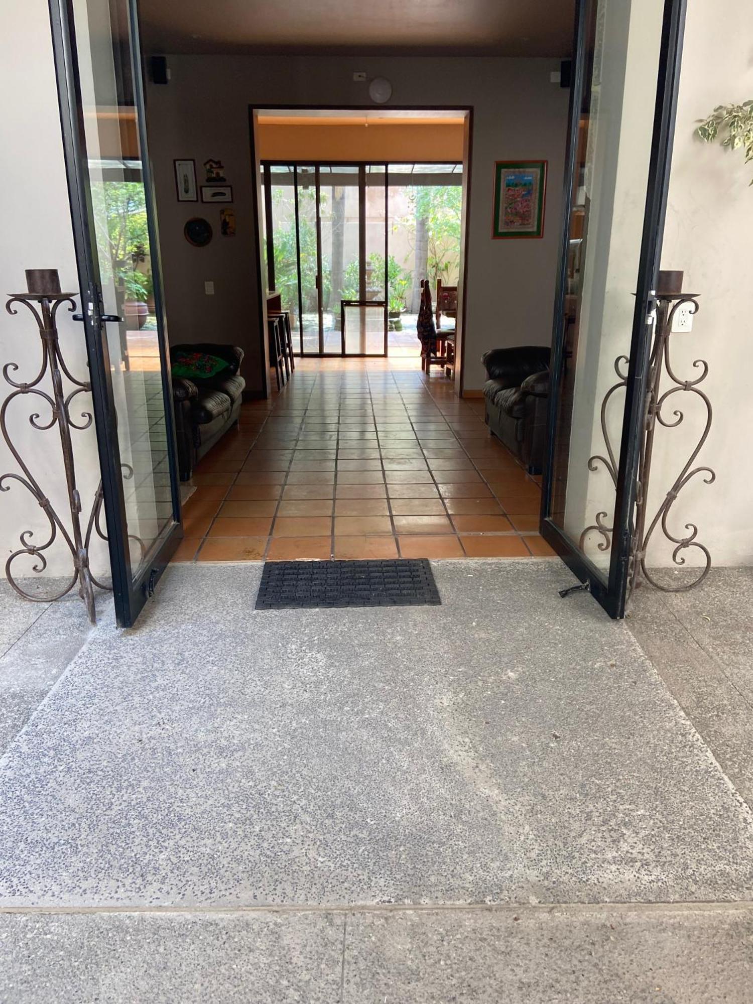 Urban Hacienda Downtown, Tranquil, Spacious, Jacuzzi Сasa de vacaciones *