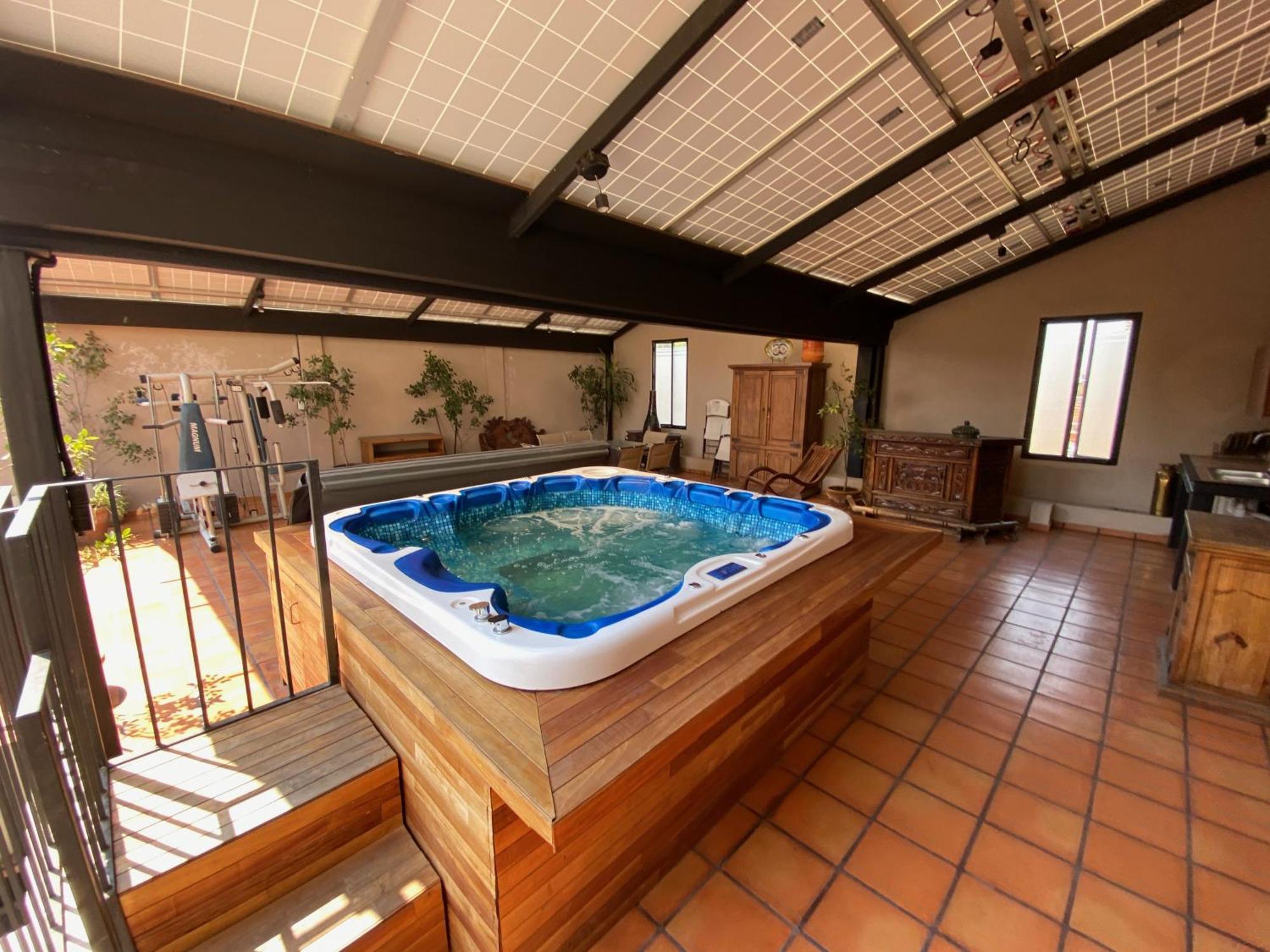 Сasa de vacaciones Urban Hacienda Downtown, Tranquil, Spacious, Jacuzzi *