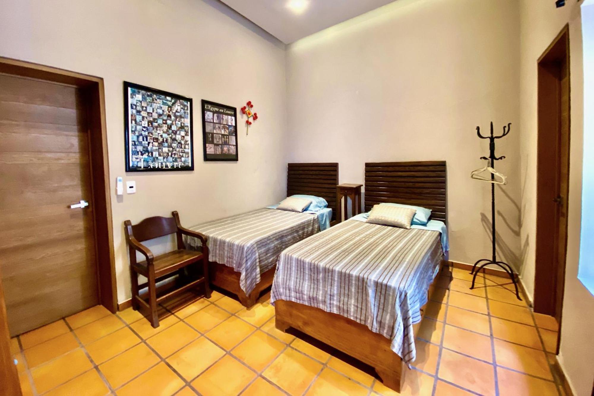 Urban Hacienda Downtown, Tranquil, Spacious, Jacuzzi Сasa de vacaciones